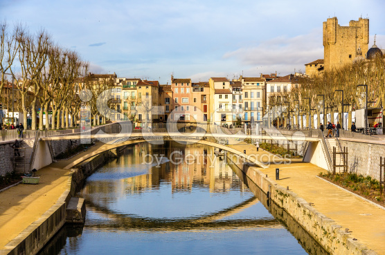 http-::www.istockphoto.com:photo:canal-de-la-robine-in-narbonne-languedoc-roussillon-france-gm468150538-60808702?st=962492c